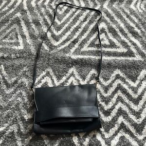 NWOT Summer & Rose Small Crossbody